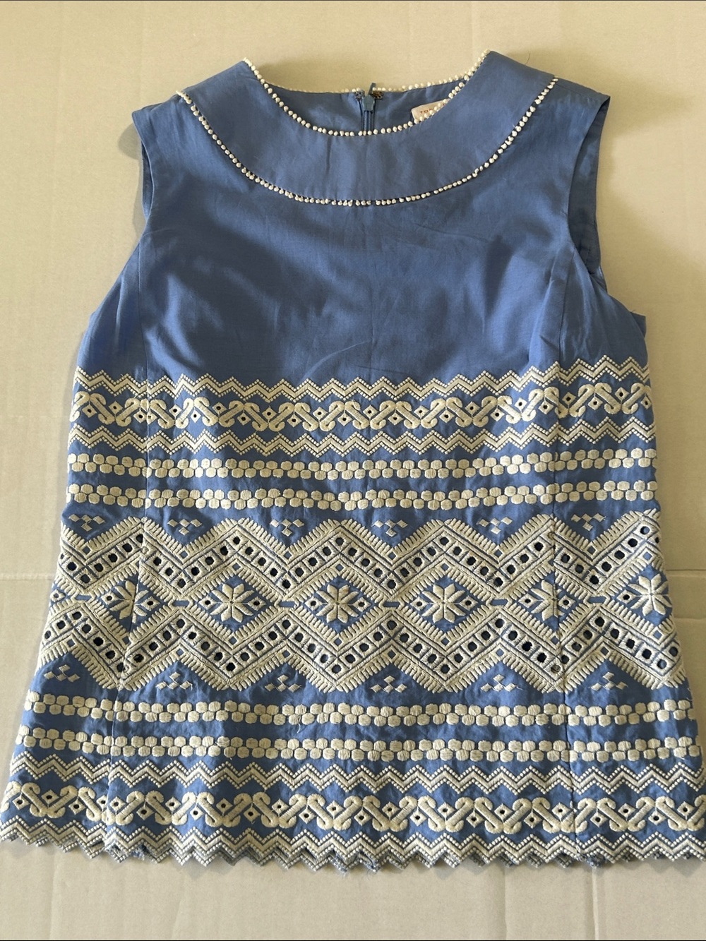 TORY BURCH BLUE RESORT EYELET AND EMBROIDERED SLEEVELESS TOP SIZE 2